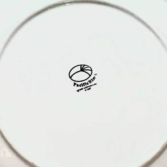 Pacific Rim Vintage 1998 Plaid & Holly Leaves Plate - Picture 3 of 3